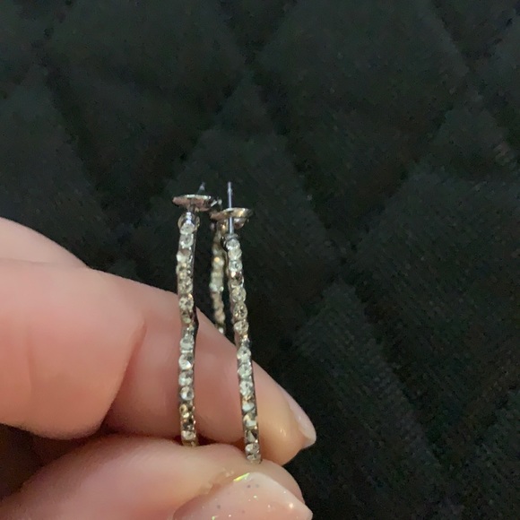 โญ๏ธ 10-4-$10- Faux Bling Flower Earrings - Picture 3 of 8